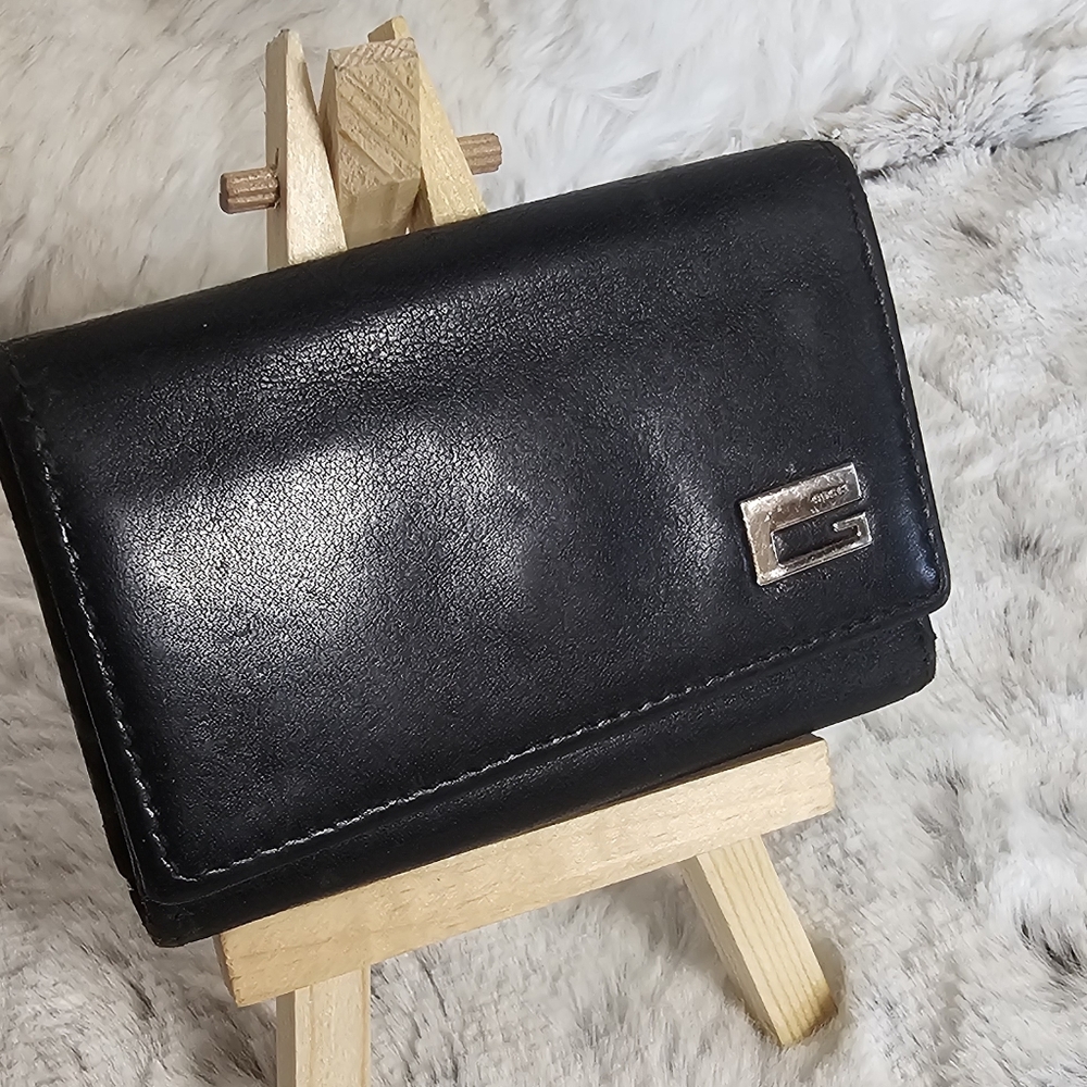Gucci Black Leather Key Holder with Gold Logo